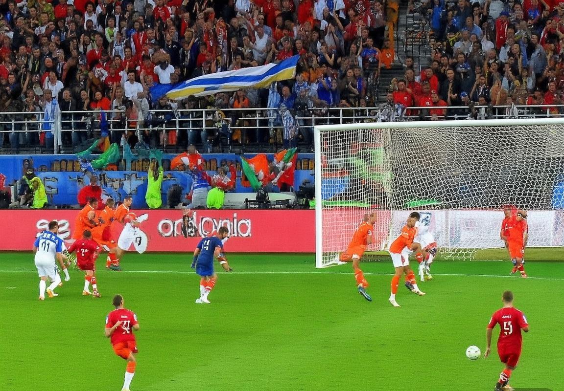 2018意荷友谊赛：激情对决与足球魅力再现(图1)